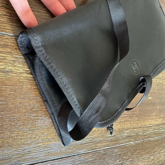 Chanel foldable cosmetics bag - Picture 8 of 14